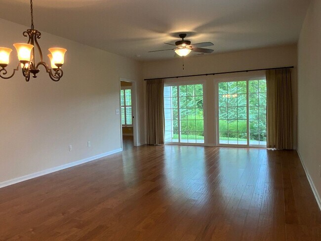 Building Photo - Move in ready in a wonderful Active 55+ Ad...