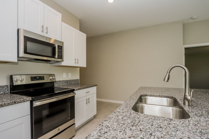 Building Photo - 15306 Miller Creek Dr