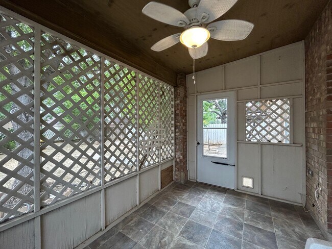 Building Photo - 126 Knoll Ave