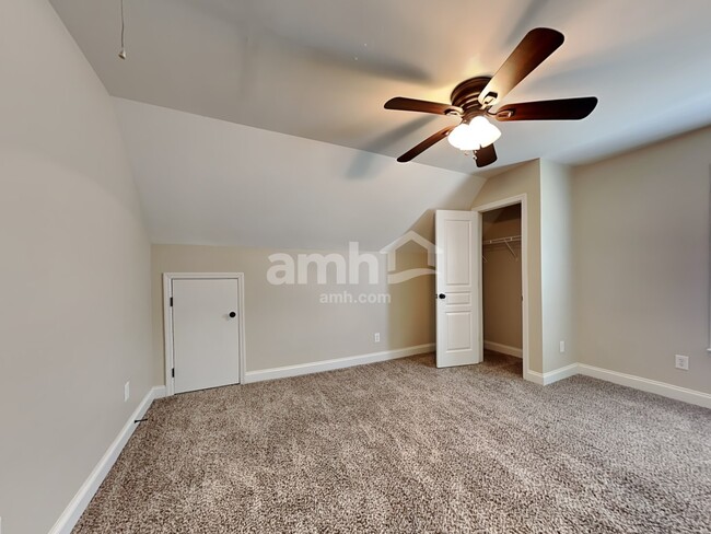 Building Photo - 180 Cotillion Crescent