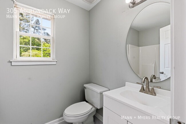 Building Photo - 305 Adirondack Way