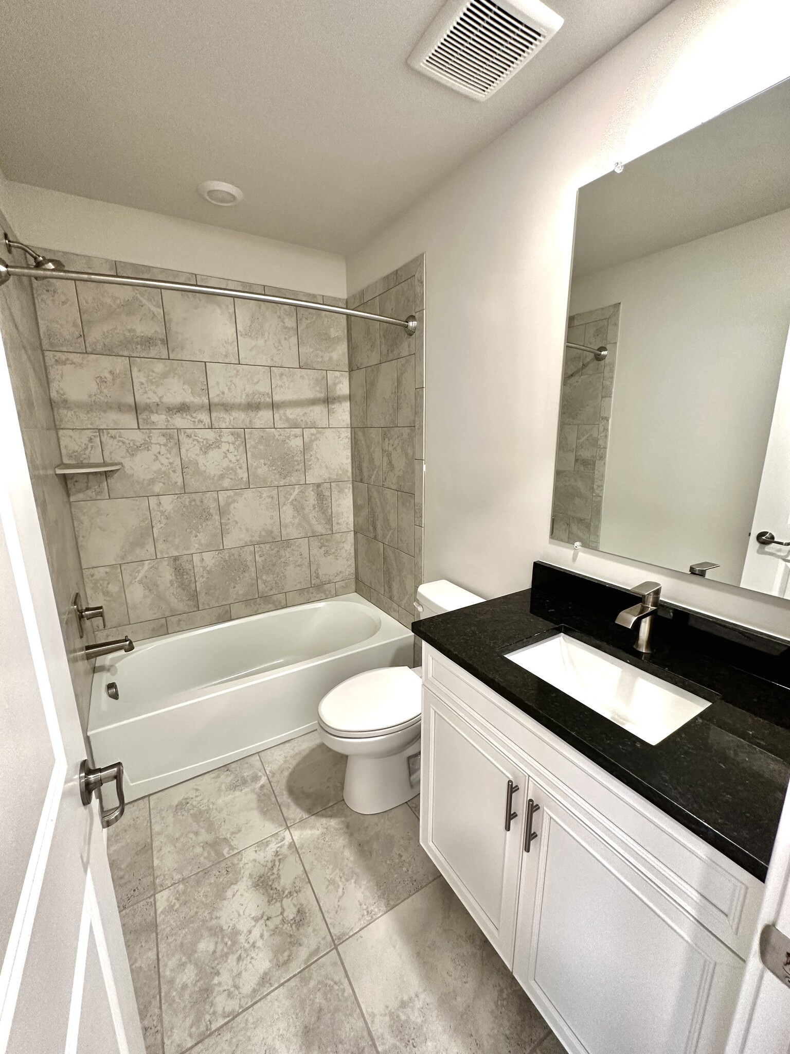 Building Photo - 828 Teacher Mitchell Rd