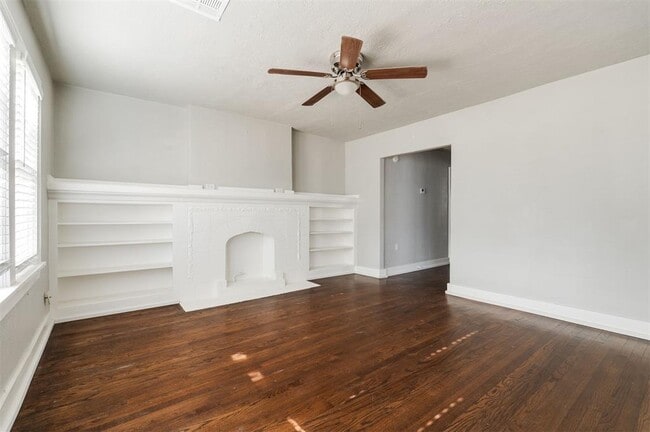 Building Photo - 2555 NW 20th St