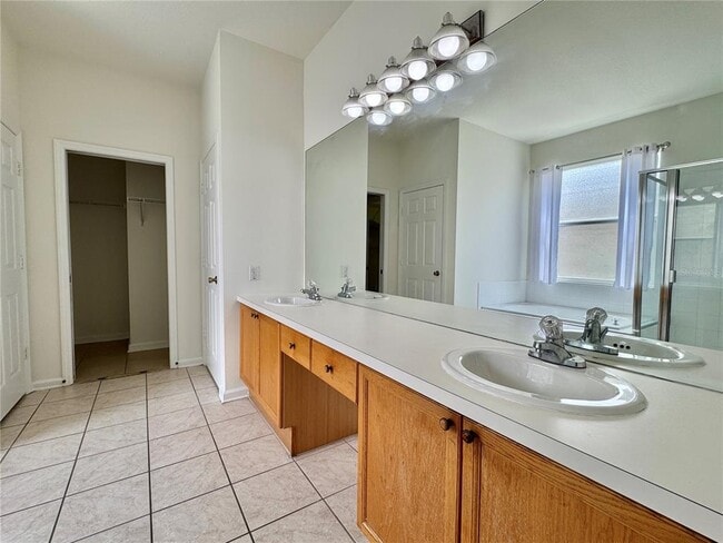 Building Photo - 8029 King Palm Cir