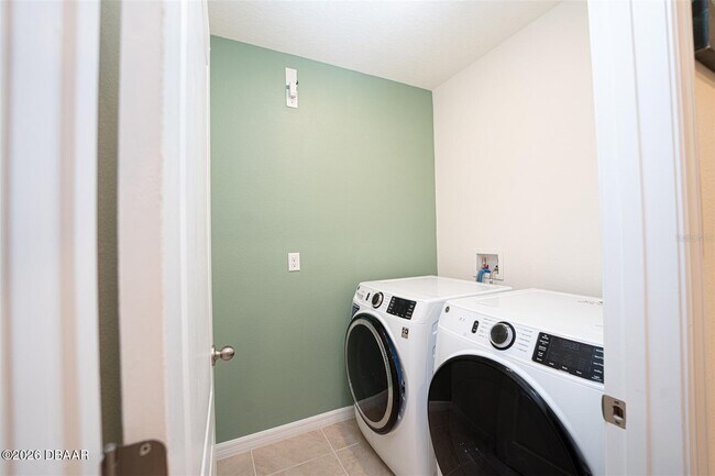 Building Photo - 1326 Middle Lk Dr