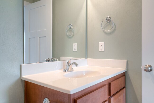 Building Photo - Private Bedroom in a Shared Two-Bedroom In Uptown Village