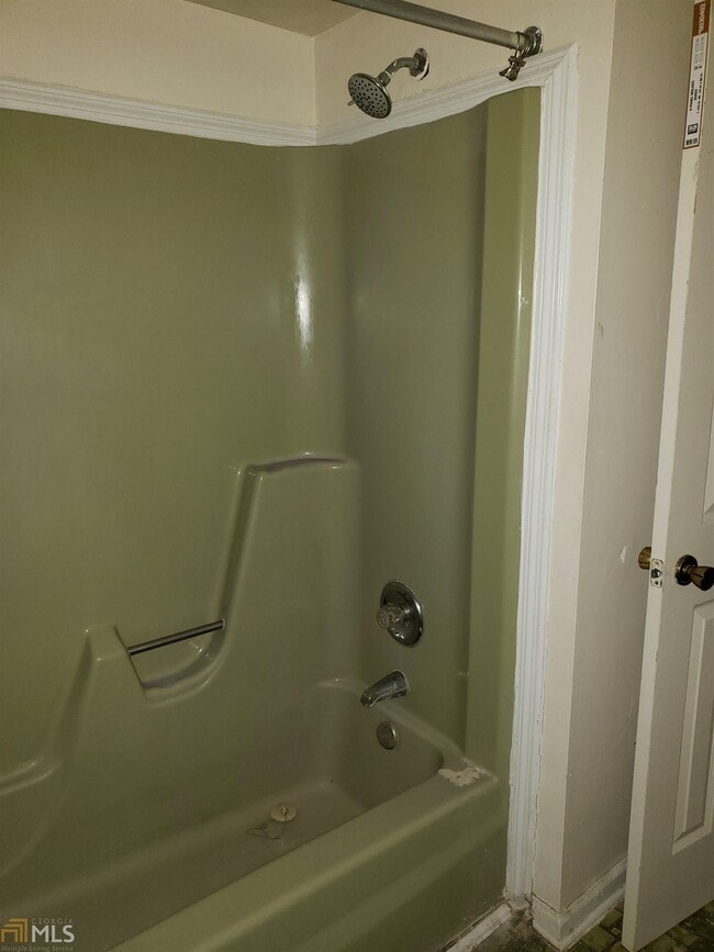 Building Photo - 1409 Camelot Dr