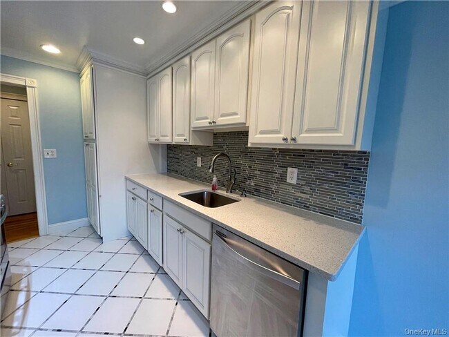 Building Photo - 6 Church Ln