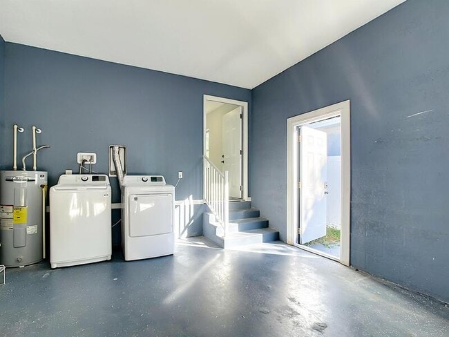 Building Photo - 4650 10th Ave S