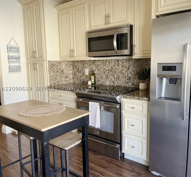 Building Photo - 7100 NW 173rd Dr
