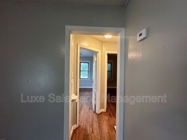 Building Photo - 3409 Willow Creek Dr