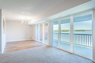 Interior Photo - The Lake Shore Apartments