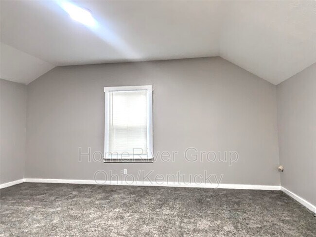 Building Photo - 315 S 41st St