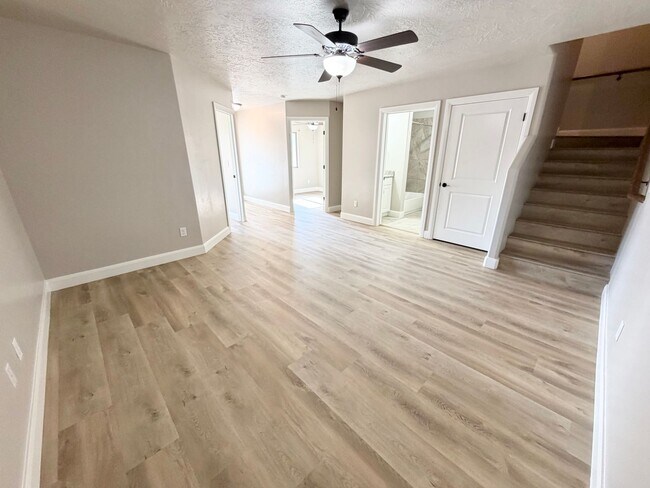 Building Photo - 355 W 200 S