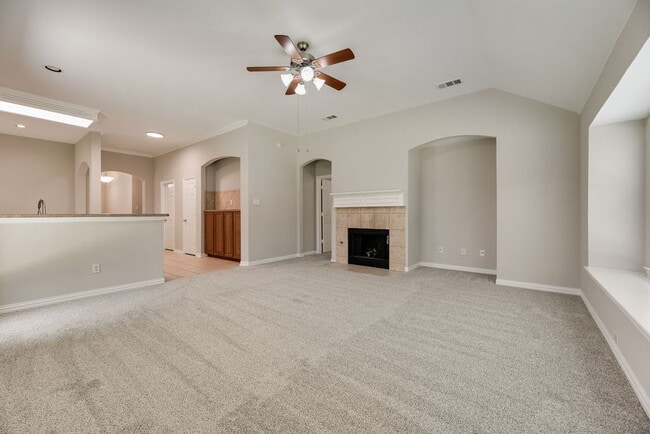 Building Photo - Spacious 4-Bedroom Gem with 2 Full Baths in McKinney - Your New 2025 Sq Ft Sanctuary!