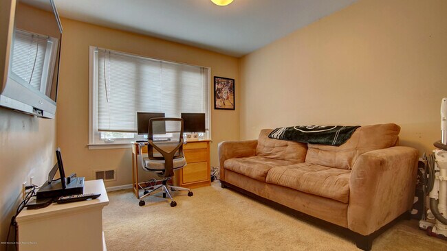 Building Photo - 52 Damascus Dr