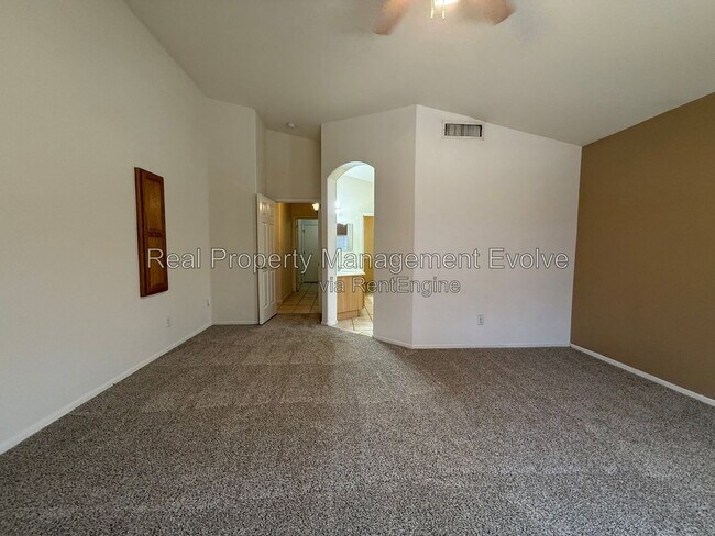 Building Photo - 1021 W Park Ave