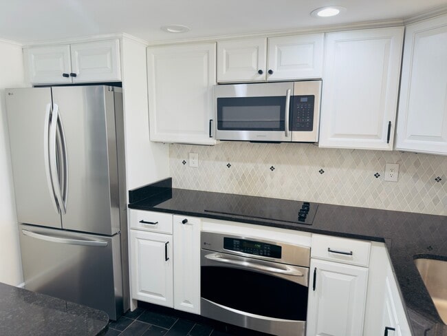 Building Photo - 1080 Wisconsin Ave NW