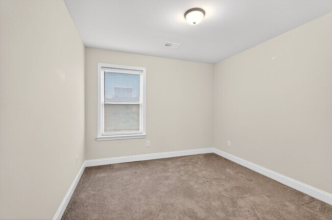 Building Photo - 4 BEDROOM SINGLE FAMILY HOME IN BRASELTON!