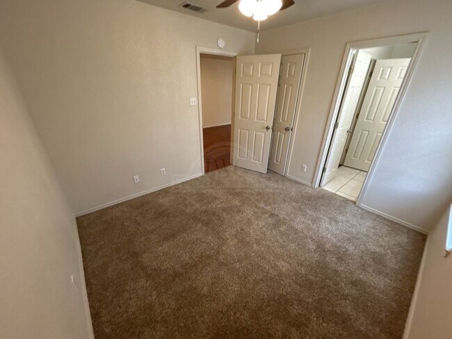 Building Photo - 912 McDaniel Cir