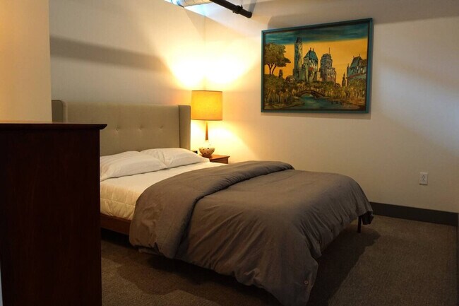 Building Photo - 350 East Ave