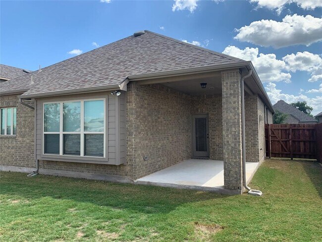 Building Photo - 437 Mistflower Springs Dr