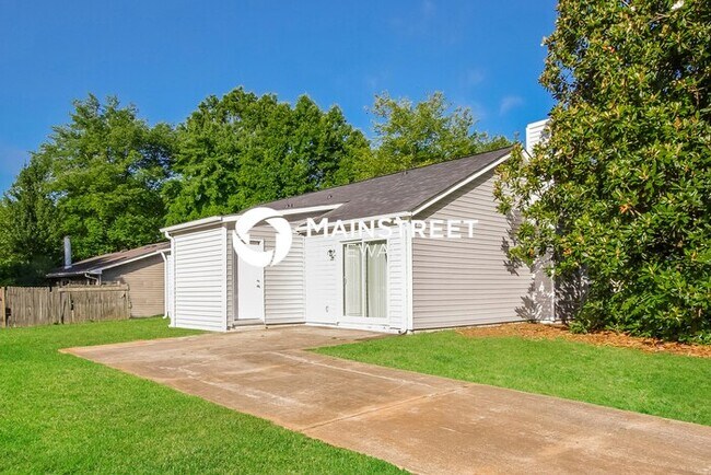Building Photo - 3 Bedroom Pet-Friendly Home in CHARLOTTE, ...