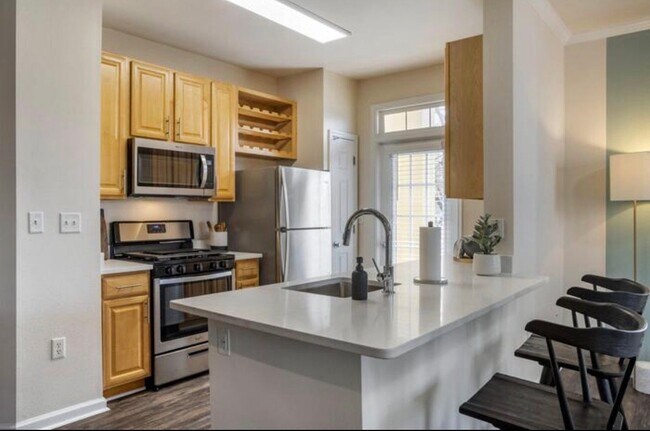 Building Photo - 22541 Hickory Hill Square