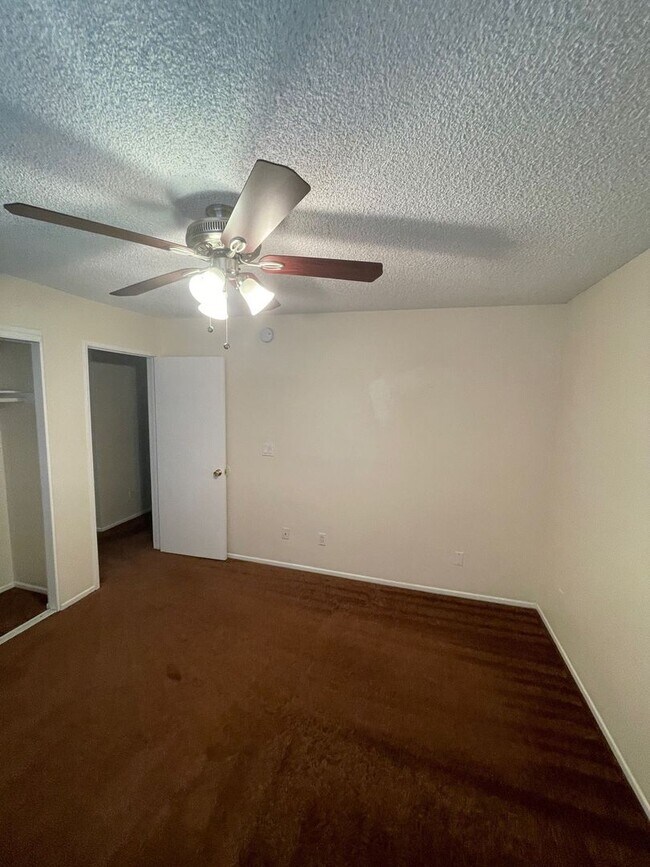 Building Photo - 12719 Navajo Pl