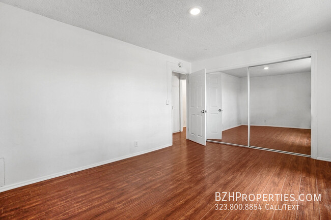 Building Photo - 7076 Lanewood Ave