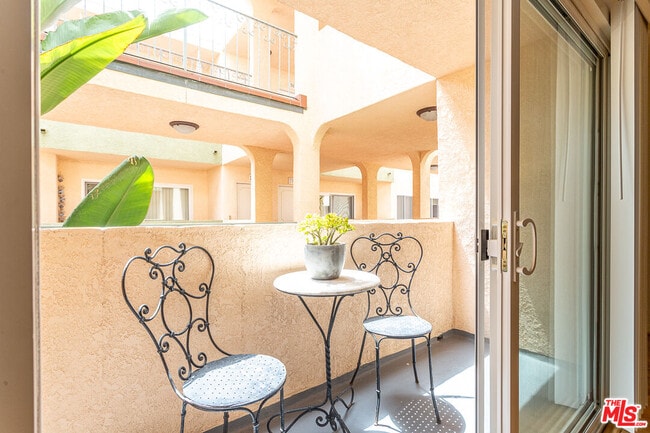 Building Photo - 914 Lincoln Blvd