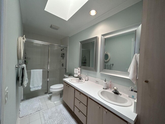 Building Photo - 7204 Geminata Oak Ct