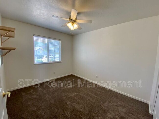 Building Photo - 2215 Chandler Dr