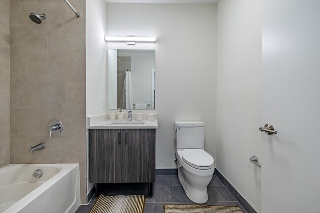 Building Photo - 72 S Essex Ave