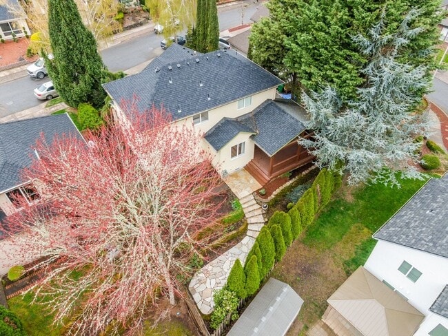 Building Photo - 16044 SE Flavel Dr