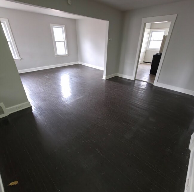 Building Photo - 3219 W 114th St