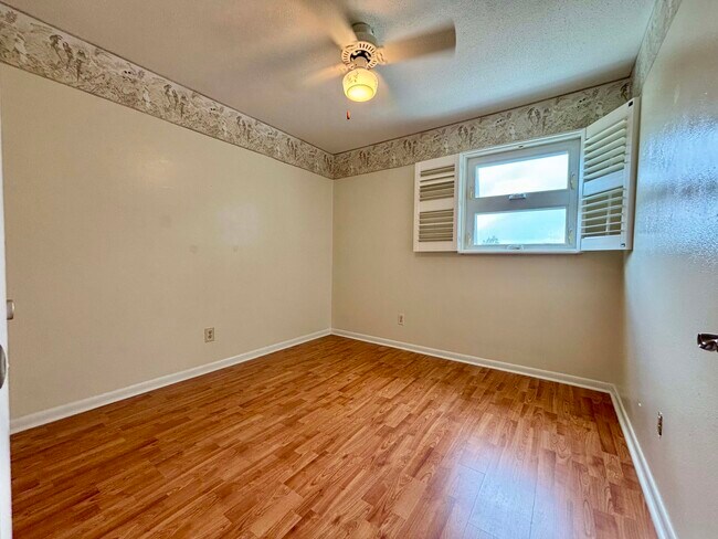 Building Photo - 320 Kenzel Ct