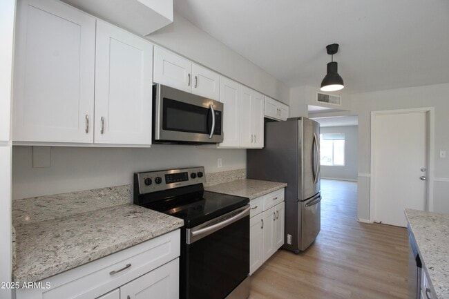 Building Photo - 537 E Laguna Dr