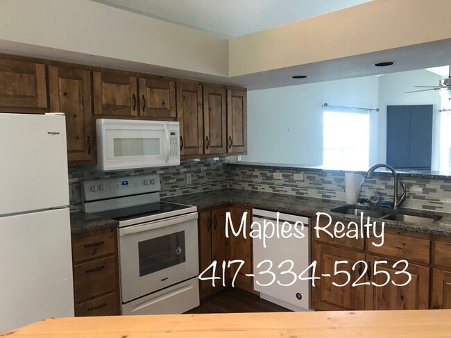 Building Photo - 3 bed/3bath PENTHOUSE condo in Branson, MO