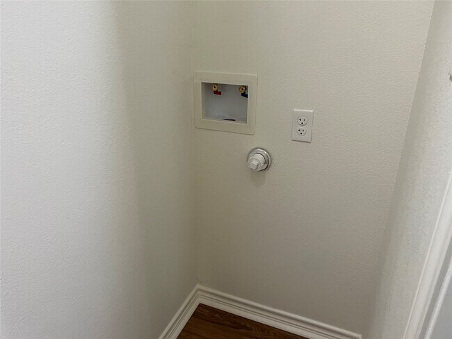 Building Photo - 1231 Sycamore Ave