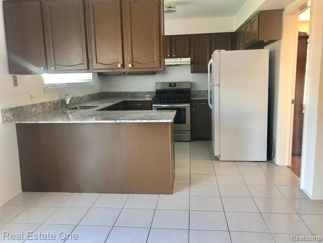 Building Photo - 37147 Evergreen Dr