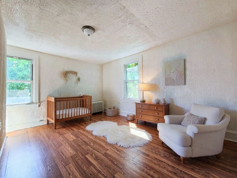 Building Photo - 29 Drummond St