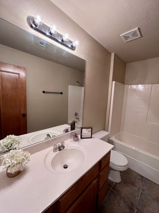 Building Photo - Beautiful home in Heatherwood addition in Moore!