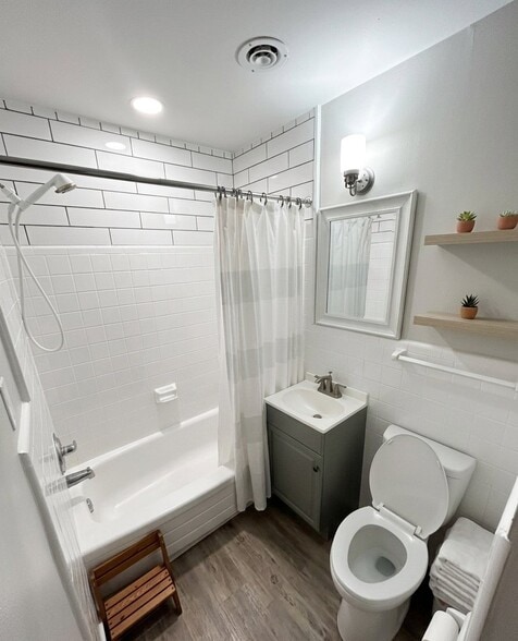 Building Photo - 118 Loizos Dr NW