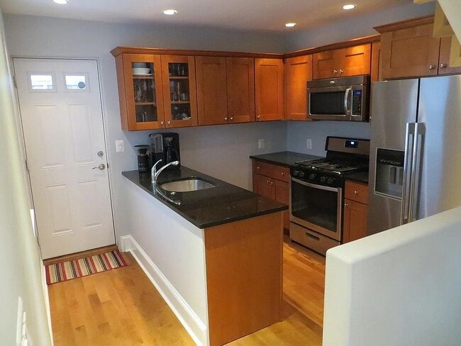 Building Photo - 1639 Carpenter St