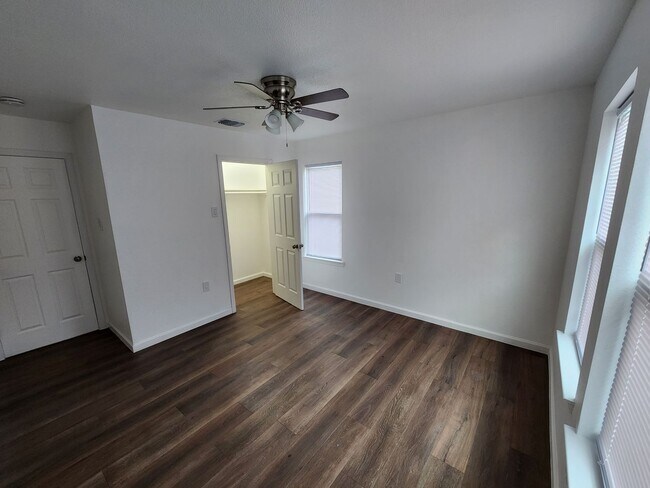 Building Photo - MODERN DECORATED HOUSE | 4 BEDROOM | 2 BATH | COVERED PATIO | CASITA WITH KITCHEN, BATH & LAUNDRY