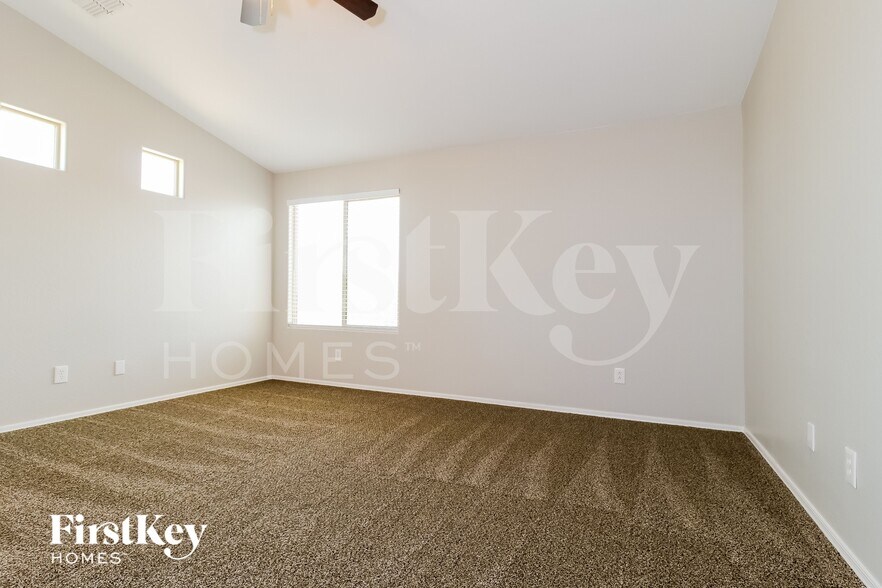 Building Photo - 25288 W Pleasant Ln