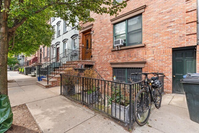 Building Photo - 326 Park Ave