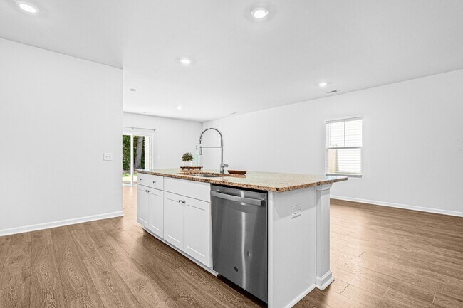 Building Photo - 504 Minim St