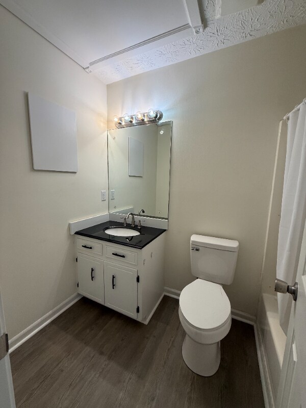 Building Photo - 1120 Sweetwater Cir